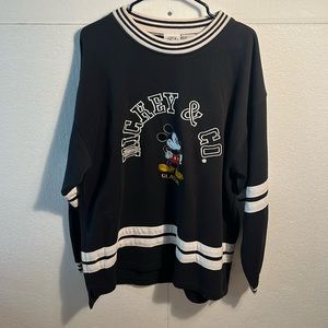 Disney classic Mickey & Co Jersey no size on it and it’s unisex 80s vintage